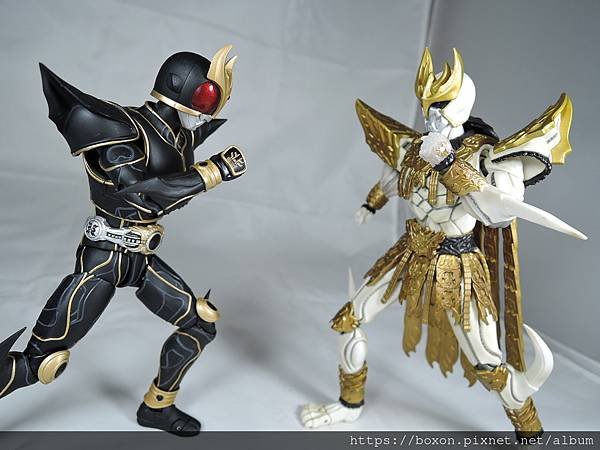 SHF 仮面ライダークウガ アルティメットフォーム (32).JPG