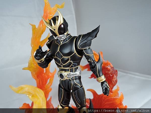 SHF 仮面ライダークウガ アルティメットフォーム (48).JPG