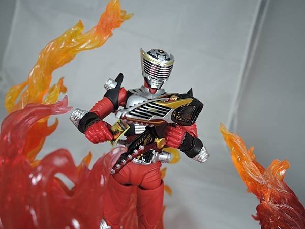 SHF 仮面ライダー龍騎サバイブ (6).JPG