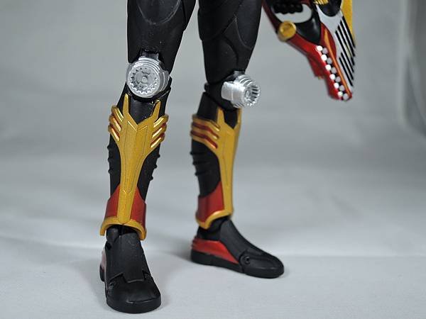 SHF 仮面ライダー龍騎サバイブ (18).JPG