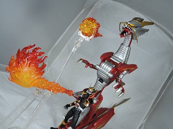 SHF 仮面ライダー龍騎サバイブ (34).JPG