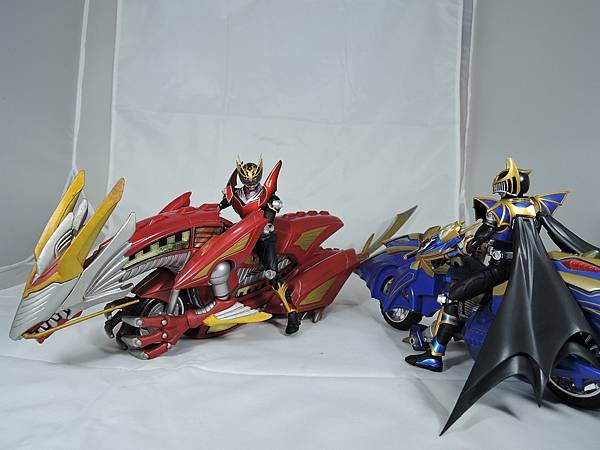 SHF 仮面ライダー龍騎サバイブ (57).JPG