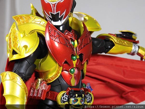 SHF 仮面ライダーキバ エンペラーフォーム (11).JPG