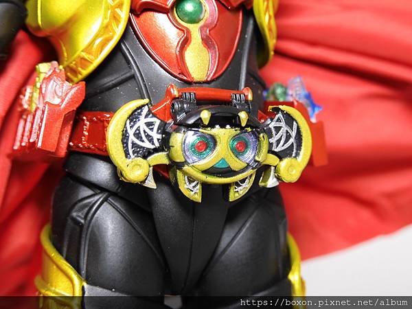 SHF 仮面ライダーキバ エンペラーフォーム (13).JPG