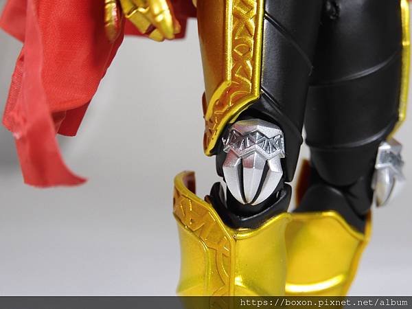 SHF 仮面ライダーキバ エンペラーフォーム (15).JPG