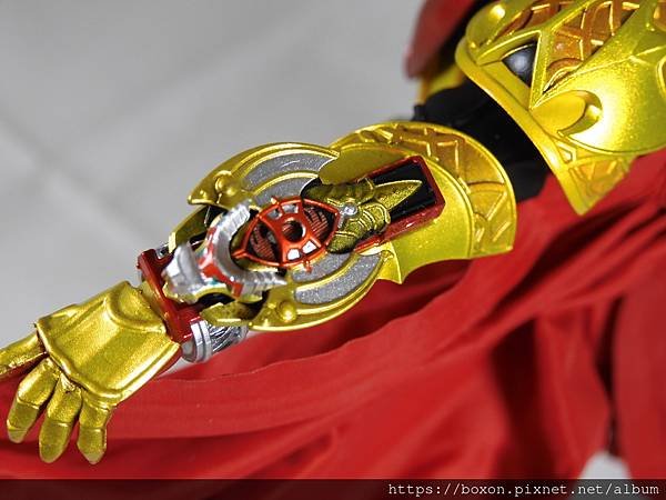 SHF 仮面ライダーキバ エンペラーフォーム (20).JPG