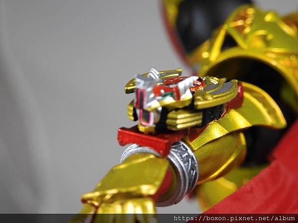 SHF 仮面ライダーキバ エンペラーフォーム (21).JPG