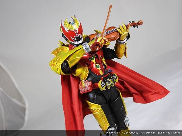 SHF 仮面ライダーキバ エンペラーフォーム (26).JPG