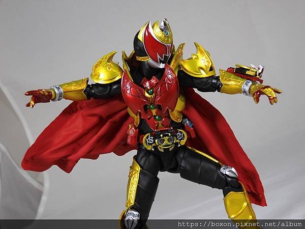 SHF 仮面ライダーキバ エンペラーフォーム (29).JPG