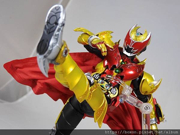 SHF 仮面ライダーキバ エンペラーフォーム (32).JPG