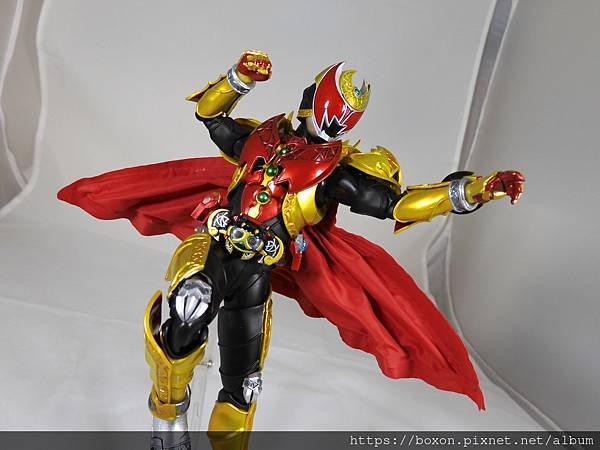 SHF 仮面ライダーキバ エンペラーフォーム (34).JPG