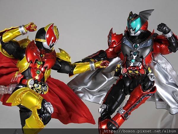 SHF 仮面ライダーキバ エンペラーフォーム (37).JPG