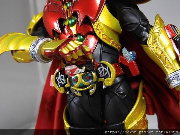 SHF 仮面ライダーキバ エンペラーフォーム (42).JPG