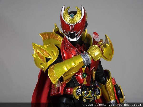 SHF 仮面ライダーキバ エンペラーフォーム (41).JPG