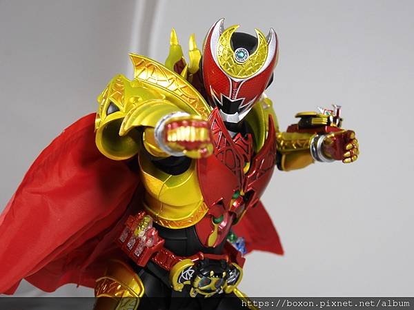 SHF 仮面ライダーキバ エンペラーフォーム (39).JPG