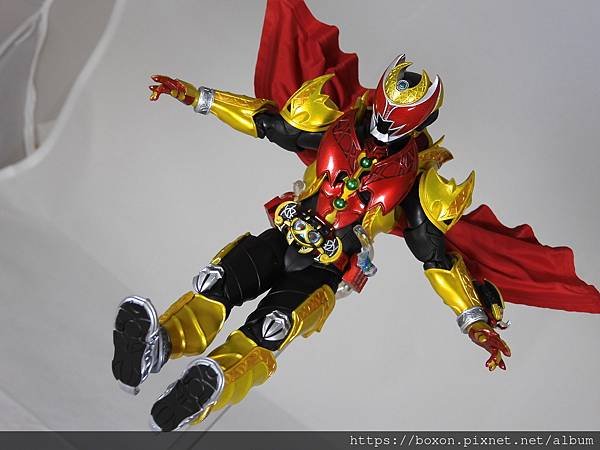 SHF 仮面ライダーキバ エンペラーフォーム (48).JPG