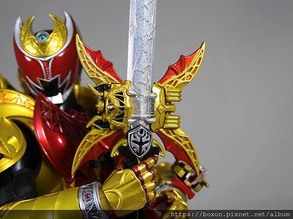 SHF 仮面ライダーキバ エンペラーフォーム (53).JPG