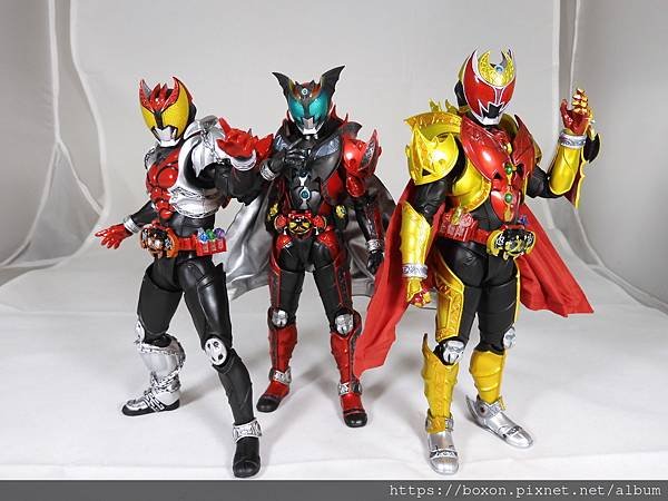 SHF 仮面ライダーキバ エンペラーフォーム (81).JPG