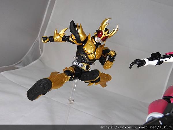 SHF 仮面ライダークウガ ライジングアルティメット (43).JPG