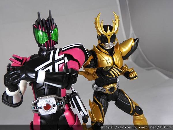 SHF 仮面ライダークウガ ライジングアルティメット (58).JPG