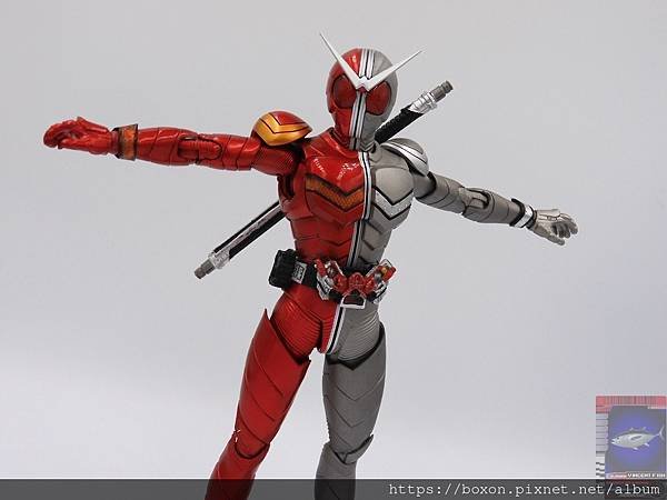 PhotoCap_SHF 仮面ライダーダブル ヒートメタル (1).jpg