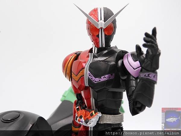 PhotoCap_SHF 仮面ライダーダブル ヒートメタル (76).jpg