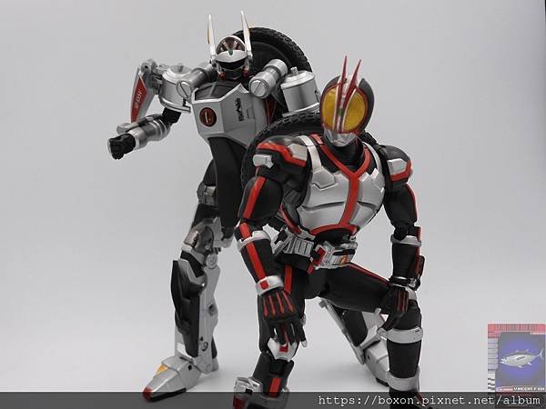 PhotoCap_SHF 仮面ライダーファイズ＆オートーバジン (1).jpg