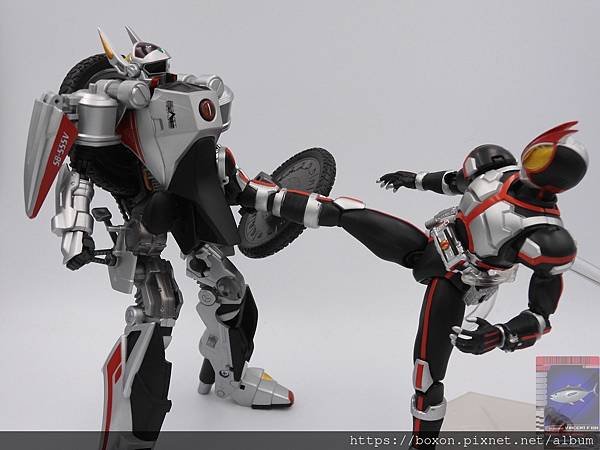 PhotoCap_SHF 仮面ライダーファイズ＆オートーバジン (12).jpg