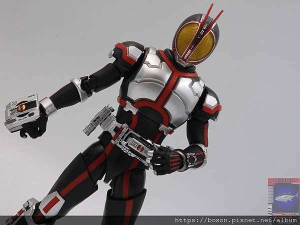 PhotoCap_真骨彫 仮面ライダーファイズ アクセルフォーム (12).jpg