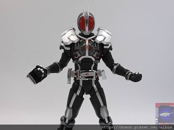 PhotoCap_真骨彫 仮面ライダーファイズ アクセルフォーム (16).jpg