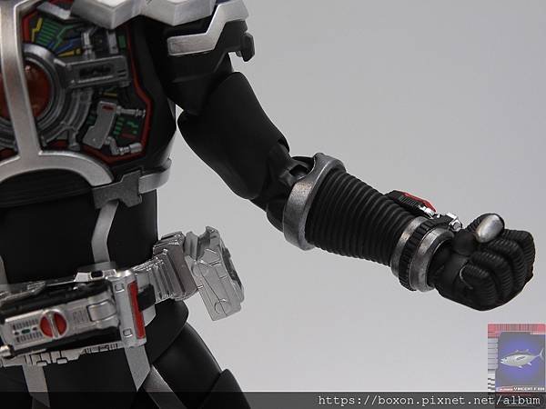 PhotoCap_真骨彫 仮面ライダーファイズ アクセルフォーム (21).jpg