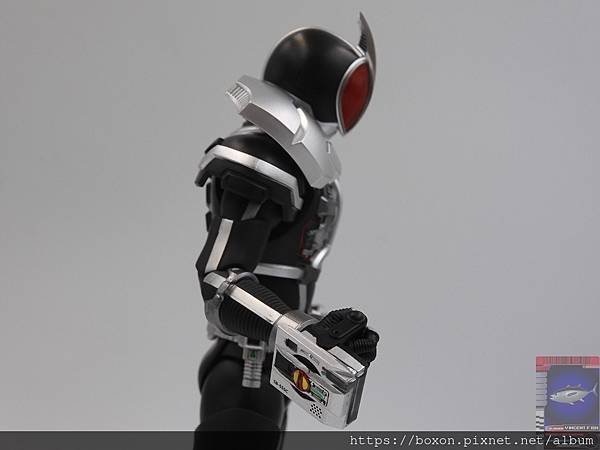 PhotoCap_真骨彫 仮面ライダーファイズ アクセルフォーム (23).jpg