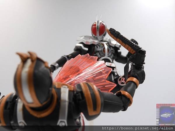 PhotoCap_真骨彫 仮面ライダーファイズ アクセルフォーム (52).jpg