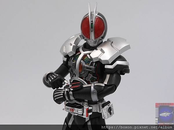 PhotoCap_真骨彫 仮面ライダーファイズ アクセルフォーム (54).jpg