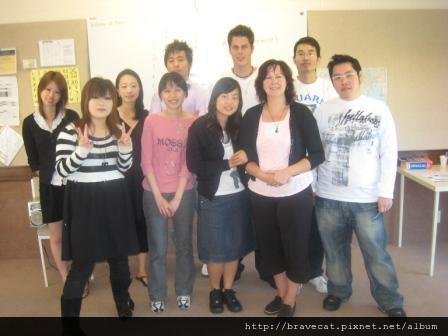 IMG_1385 CCEL-因為Ji Won要畢業,大家合影留念Yui &amp; Mio &amp; Jessie &amp; Me &amp; Gunha &amp; Ji Won &amp; Sandro &amp; Donna &amp; Tem &amp; Ooh.jpg