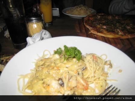 IMG_0971  QT-The Cow, Sea Food Spaghetti &amp; Portofino Pizza,建議點Pizza,Spaghetti不值得.JPG