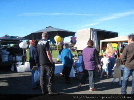 IMG_2277 Motueka - Sunday Market,有人在賣燈籠耶.JPG