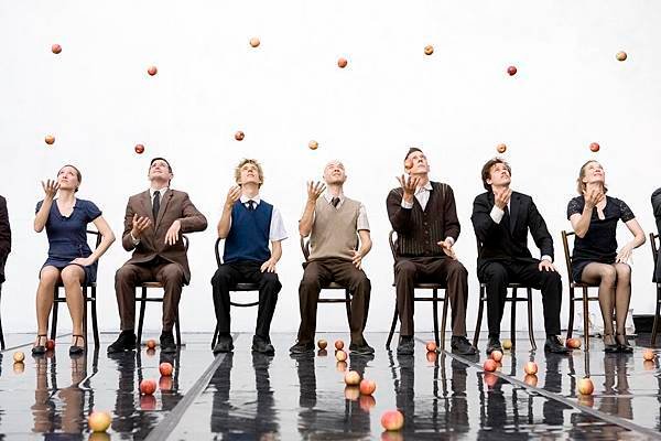 英國十分知名、結合雜耍與舞蹈的甘蒂尼雜技團(Gandini Juggling)