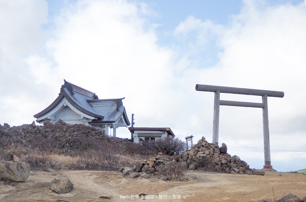 藏王御釜神社鳥居.jpg