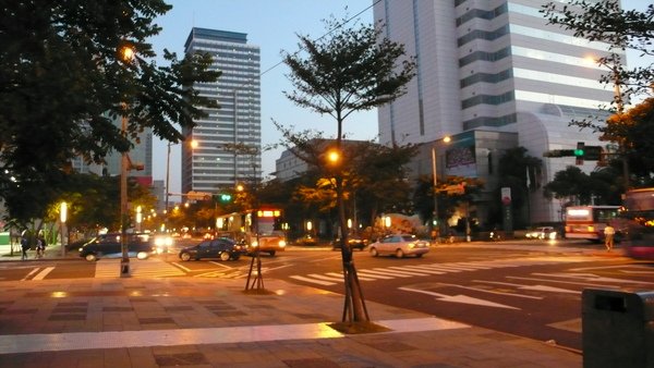 第一次參加ING天還沒亮就上高速公路.JPG