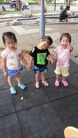 103.07.16三小妞妞 (1).jpg