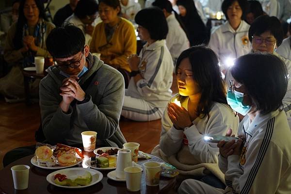 20240103新聞茶會_c0174內湖茶會點亮希望蠟燭迎接新年1.JPG