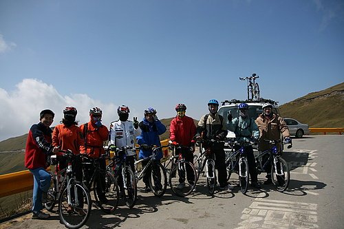 騎乘夥伴 與 補給車代表 小葉子.jpg