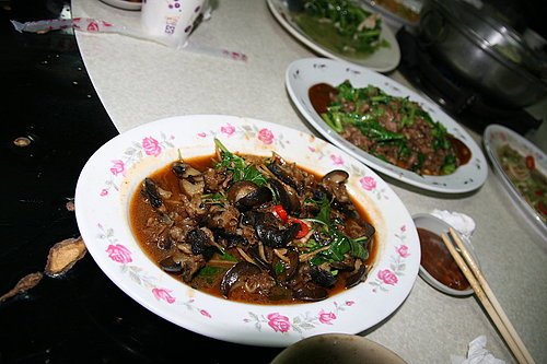 好菜再度上桌 -- 晚餐 -- 黑松羊肉爐 -- 下酒好菜(炒螺肉).jpg