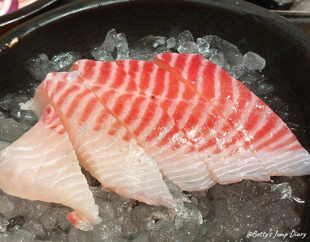 桃園「荖子鍋PLUS家樂福平鎮店」美食街高人氣鍋物！只要15