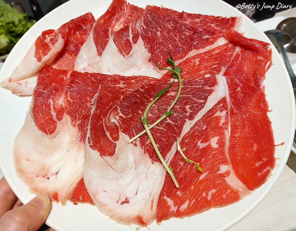 桃園「荖子鍋PLUS家樂福平鎮店」美食街高人氣鍋物！只要15
