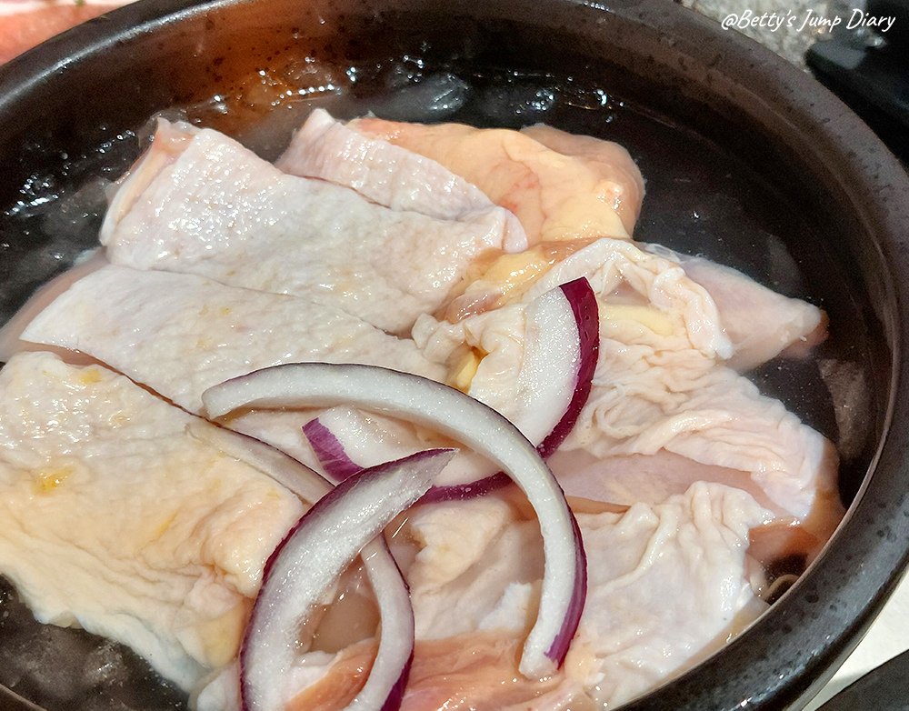 桃園「荖子鍋PLUS家樂福平鎮店」美食街高人氣鍋物！只要15