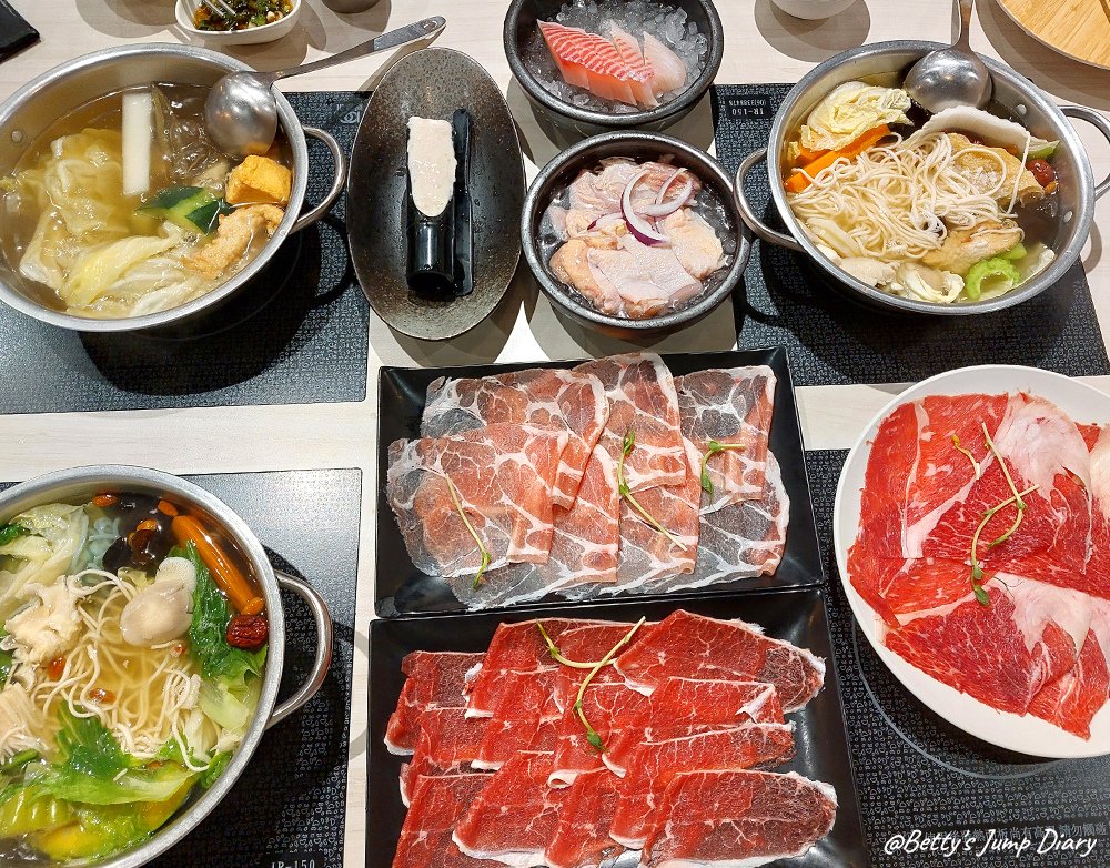 桃園「荖子鍋PLUS家樂福平鎮店」美食街高人氣鍋物！只要15