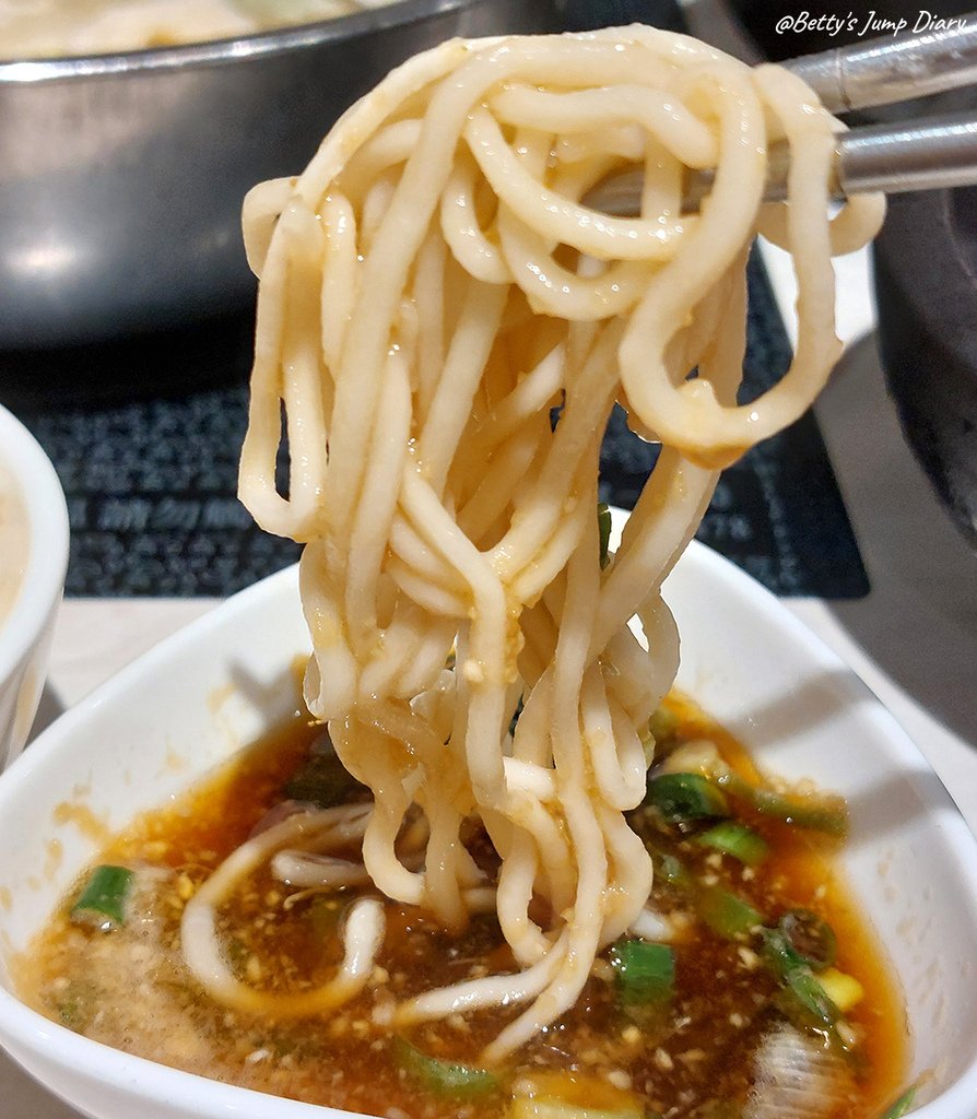 ▲荖子鍋PLUS家樂福平鎮店美食街內/ 圖片來源：Betty&apos;s Jump Diary