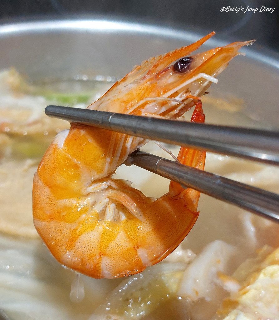 桃園「荖子鍋PLUS家樂福平鎮店」美食街高人氣鍋物！只要15